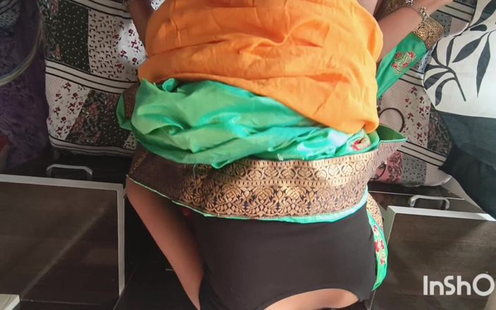 Desishycouple: Une bhabhi desi coincée dans son lit. Partie 1.
