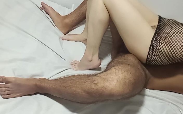 SultryStyles: Mi hermanastra se siente realmente feliz con el placer que...