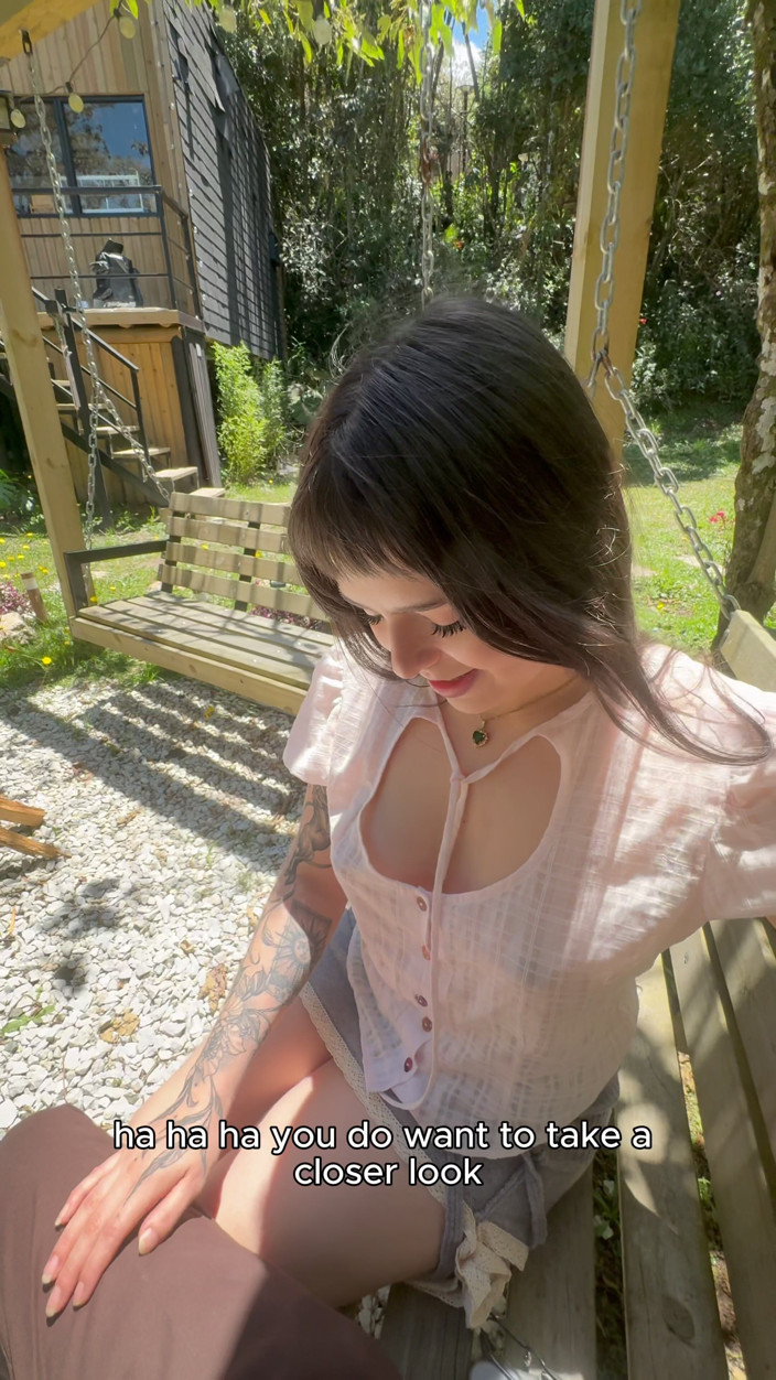 DaliaMorgan: 陌生女孩在公园里给我口交，最后射得满是精液