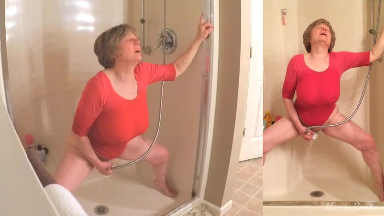 MarieRocks: 60+ GILFs masturbationstraining im nassen t-shirt