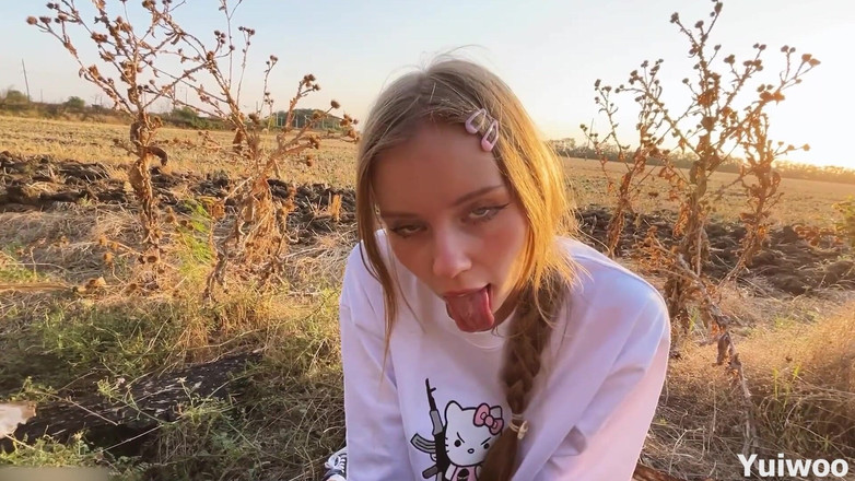 Yuiwoo: 夕暮れの美しいロシアの赤毛女性からの優しいフェラチオ