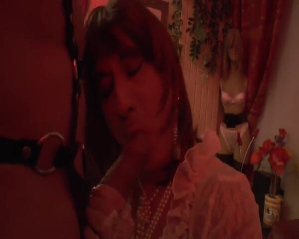 BDSM and co: Puan Flo Mengepalkan Keldai Dua Waria Matang