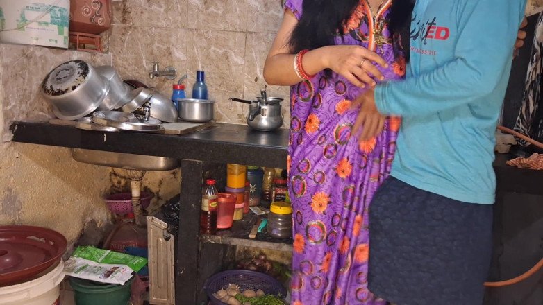 Shima kumari44: Villaggio indiano desi bhabhi e Devar cazzo duro in cucina...