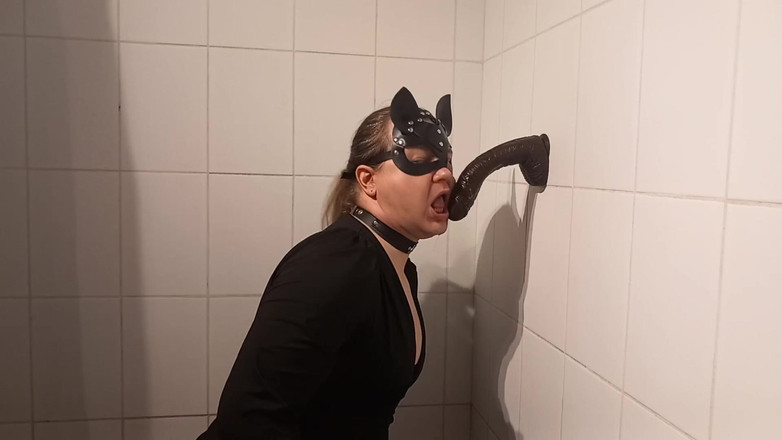 Elise Woods: Sissy berlutut menikmati besar