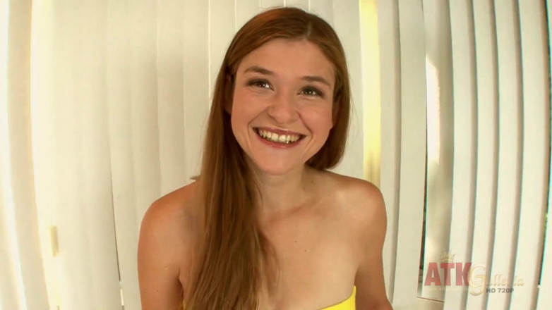 ATK Fans (Hairy): Lara Brookes bersedia untuk pergi dari pepek penuh ke pepek...