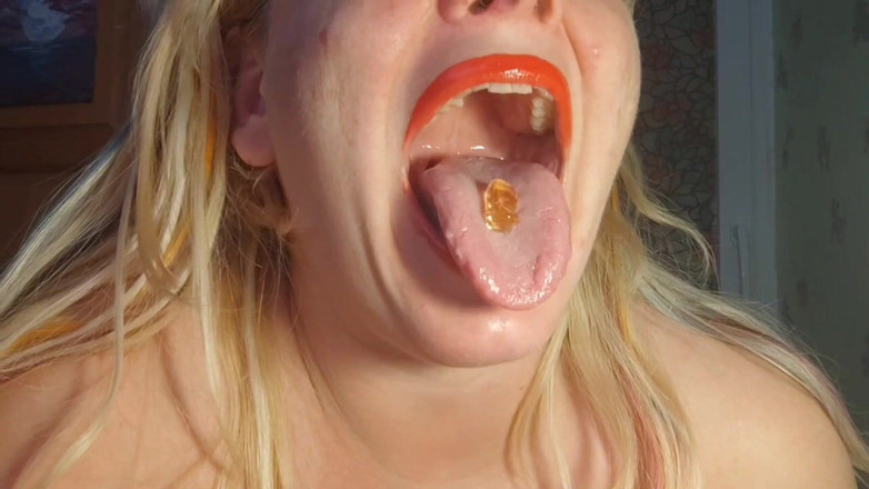 Putarankahotmilf: Вернулась домой и нашла на моем диване крошечных мужчин