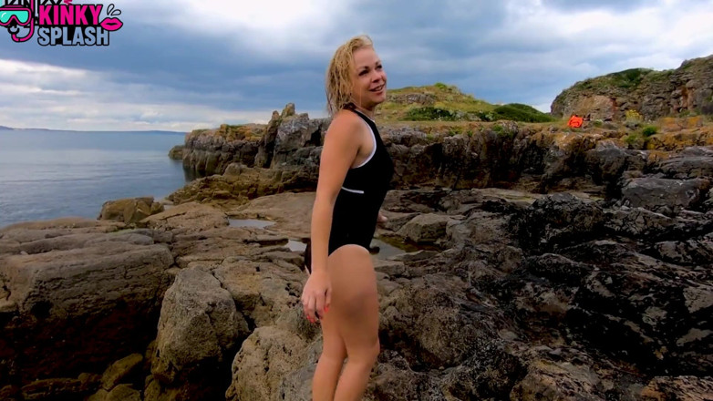 UKCuteGirl Lucy Lauren: Erotik sualtı mayo striptizi: denizde çıplakla azdırma