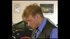 German Porn: Si rambut coklat panas menunggang zakar di kedai kereta dengan...