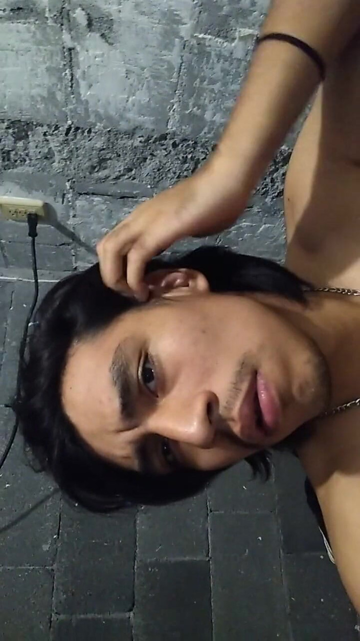 AlexAlejandro13: Ми все ще у ванній, ти торкаєшся мене