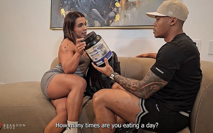 BrandonCruz82: Muskularna sprzedawczyni rucha swojego klienta z BBC - Brandon Cruz &amp; Selena...