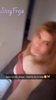 Sissyfreja I Ny Sexig Klänning