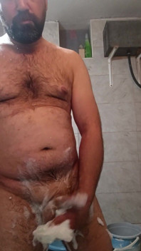 Stăpânul tati ejaculează la duș