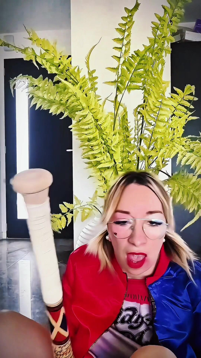 GIULIANA_OFFICIEL: Harley Quinn Marvel Attacca Una Mazza Da Baseball