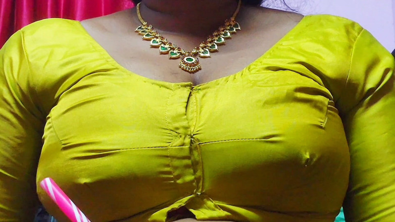 Desi Mohini: Aunty Seduced Her Boyfriend with Her Boobs