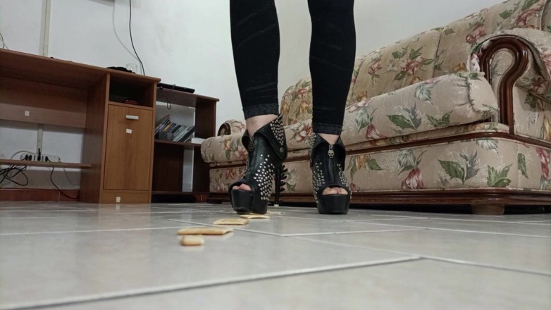 Bergami Melissa: Padronadomination: I Crush Crackers Like Your Balls