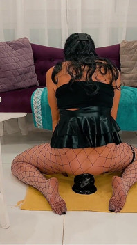 Đeo mặt nạ sissy căng hậu môn