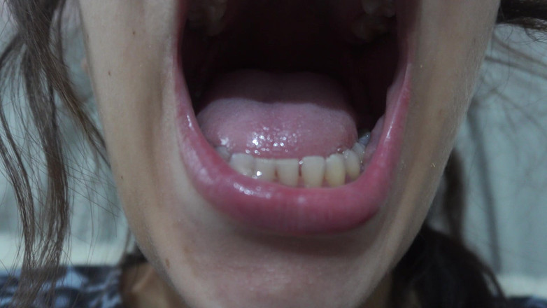 AmayaMori: インド人の義理の妹が口の中、舌と歯を見せてくれました。