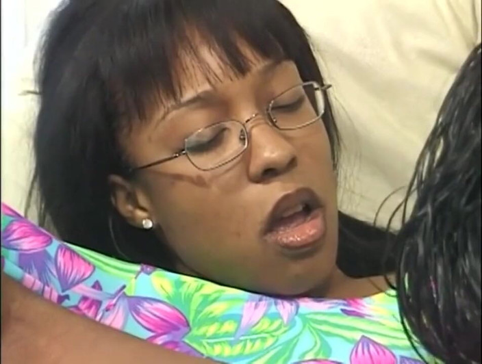 Lesbian Illusion: Belas lésbicas negras apaixonadas