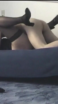 두 번째 만남에서 아제르바이잔 여성이 직접 내 성기를 입에 넣고 들어 올렸고, 나는 이미 그녀를 최대한 깊이 박았다