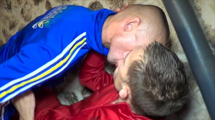 Gaybareback: Sneaker A la mierda gran polla twink