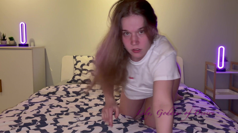 Lily, Goddess of Desire: Pelacur berambut perang memberikan blowjob melihat ke mata anda dan...