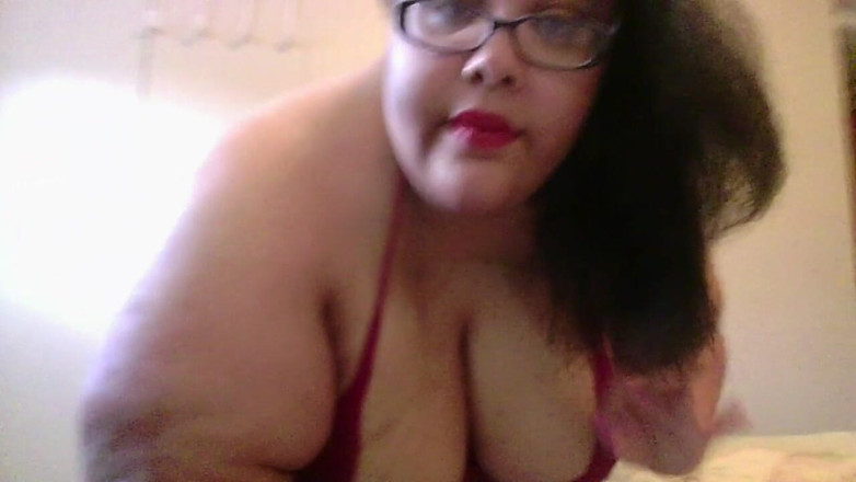 Jessica pigslut: Pronk met mijn nieuwe rode lingerie &amp; string!