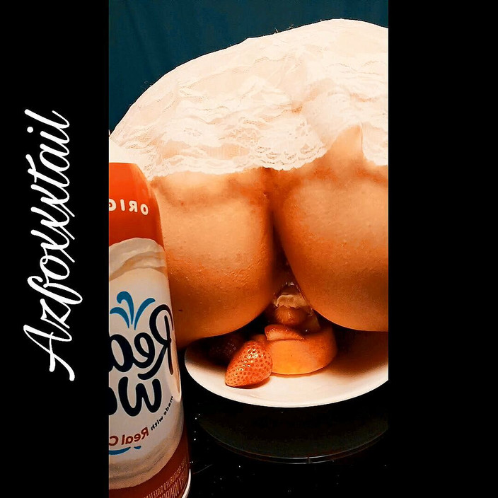 AzFoxxxTailPhelicia: Zadek na narozeninový dort