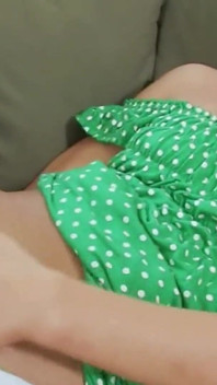 Loira gata se dedando até orgasmo explosivo