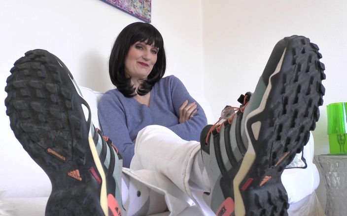 Lady Victoria Valente: Vớ trắng hôi thối ngửi mãnh liệt, joi, pov lady...