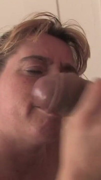 Duży tyłek owłosiony dojrzały uwielbia ssie kutasa