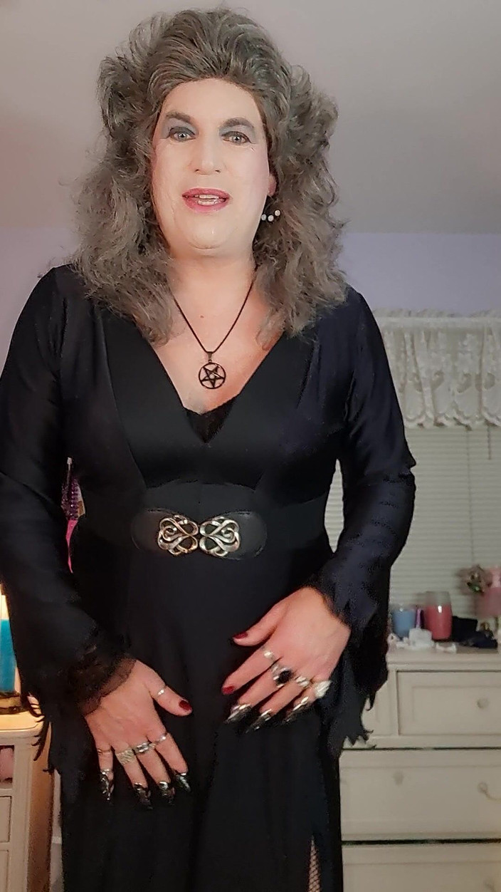 Victoria Lecherri: Selamat Hari Halloween Dari Countess Victoria Queen dari Terkutuk!