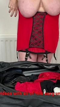 Mrs Mature Feet Packs Her Case 474