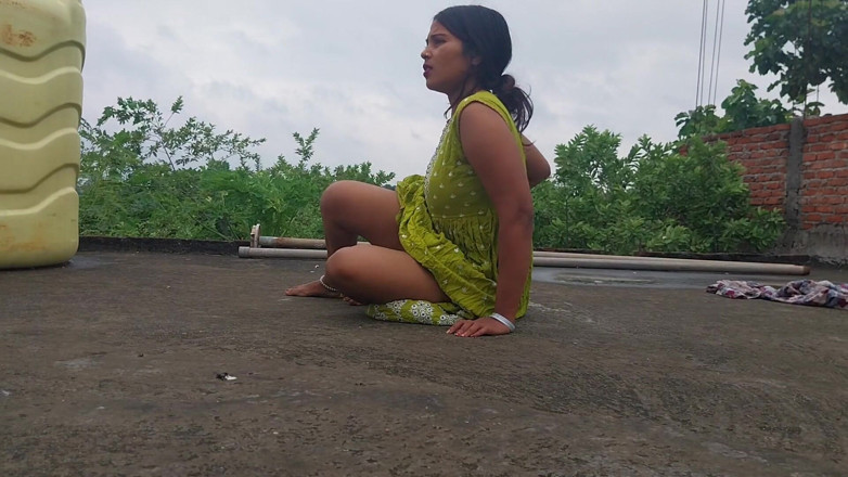 Pooja raniji: Desi Village Young Desi Girl Outside Sex - Girlfriend Coming Near...