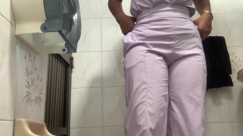pampammedallo: Cámara pervertida en el baño - grabación