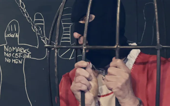 Mistress April: 4월의 Dominatrix 여주인 - 1개의 채찍을 가진 세 명의 노예 - 2부