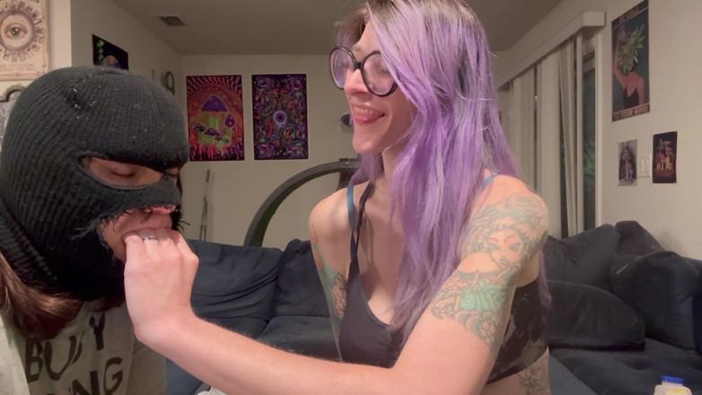 Peppermint Giantess: 67 Obryně Dlouhé prstění