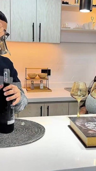 Šprtský chlap přesvědčí svou krásnou spolužáku, aby měla sex - Savannah Watson