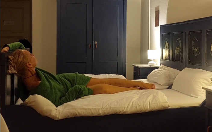 Selena701: Аматорська блондинка зріла дружина, секс-ігри 1