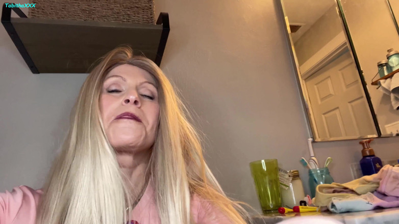 TabithaXXX: You can watch me dress pee pantyhose
