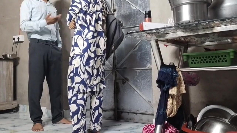 Fantacycutting: Учительница оставляет сексуальную студентку одну за то, что она не приходить к обучению