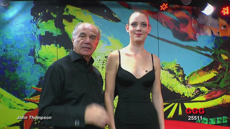 GGG John Thompson Studio: Sex în grup: curvele sug pula și se confruntă cu spermă