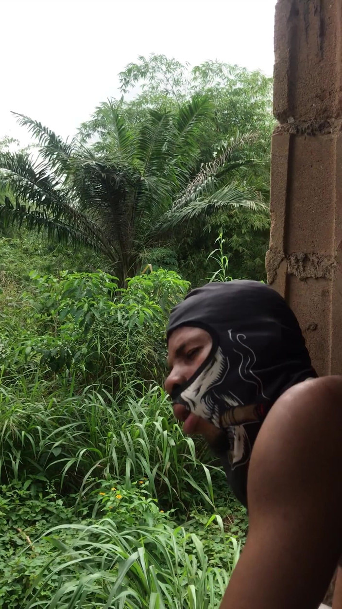 Sexydaddy: 农村男孩在未完成的房子里做爱