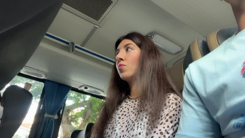 Katty West: Esibizionismo del cazzo in pubblico - sega rischiosa in un autobus...