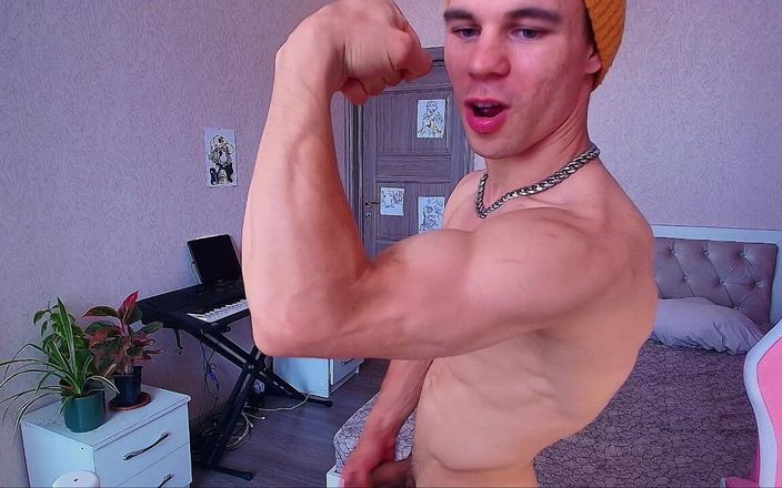 Max_Russell: Roztomilý mladý svalnatý chlapec se protahuje s olejem