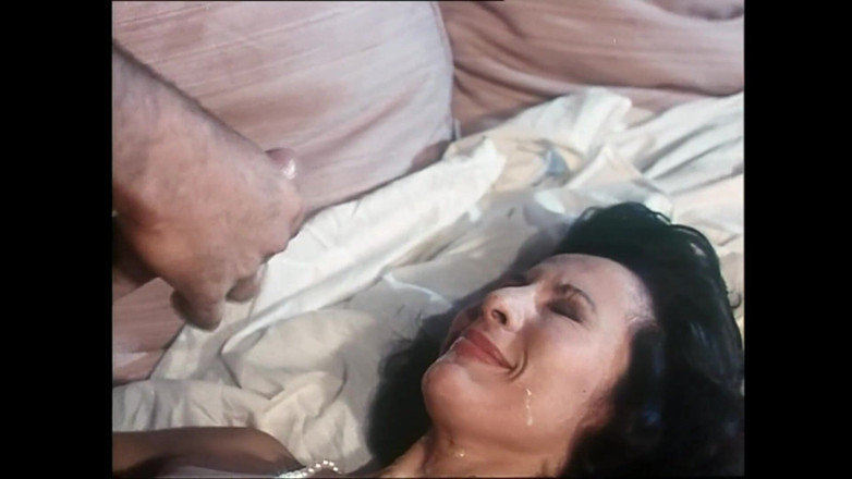Rocco Siffredi and Friends: Vintage hemlagad sex med två heta MILFs med hårig fitta...