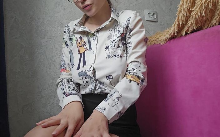 Stacy_via: Русская секретарша мастурбирует для своего босса
