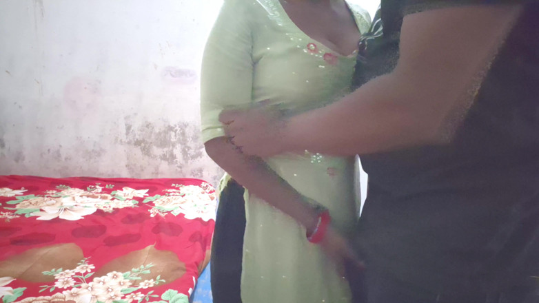 DesiBurChudai: Wanita seksi ngentot sama suaminya