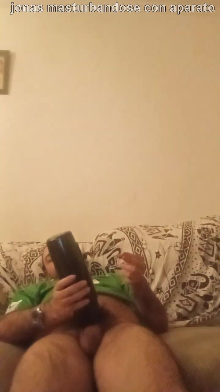 Meztiso: Jonas se masturbe avec un bribrador
