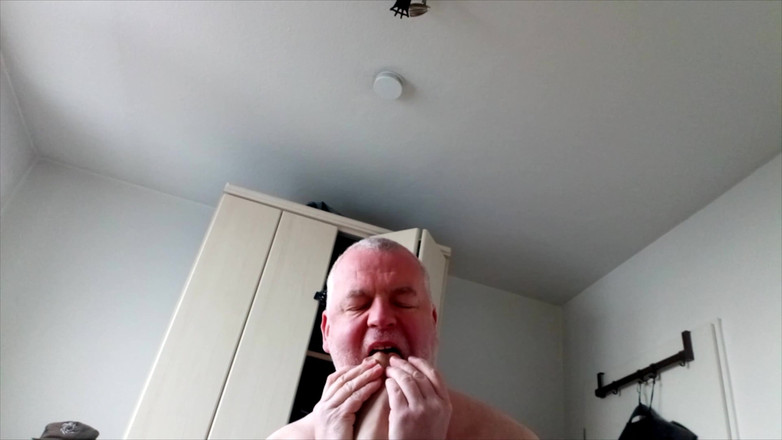 NylonjungeCarmen: सूंघें, चाटें और एक-दूसरे के नायलॉन पैरों को लाड़ प्यार करें