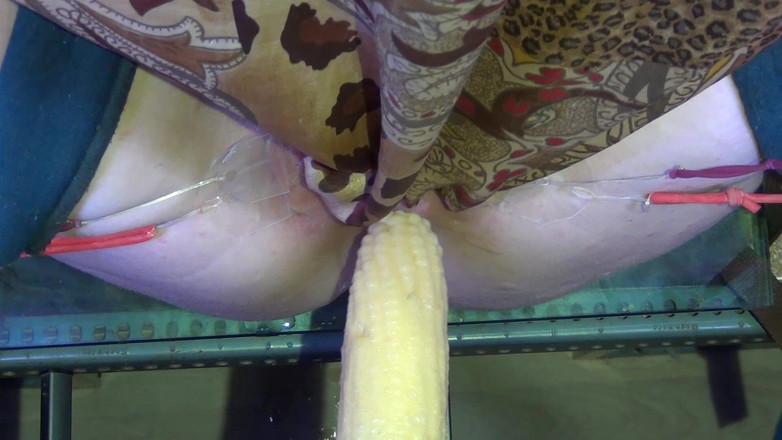 deep keely: Weit Geöffnete Schwanzige Muschi Mechanisch Aus Sehr Nah Gefickt 1